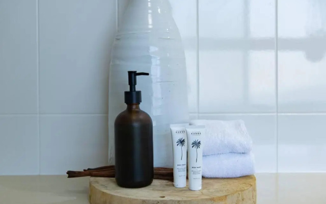 Three B Airlie 2 bedroom unit Seaviews & Pool