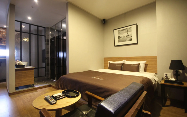 Hotel The May