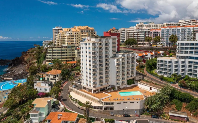 Premium Quiet Apt, Funchal Seafront | Oceanbreeze