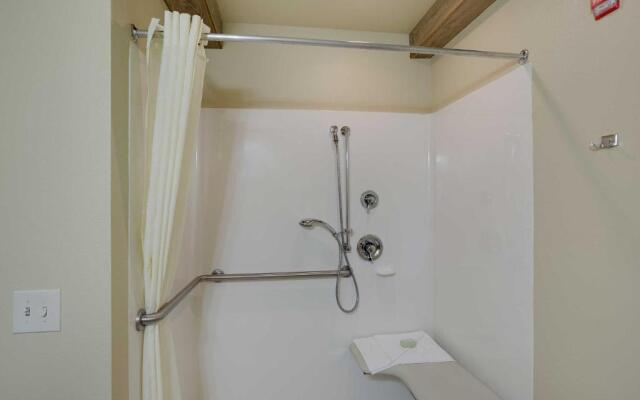 Cobblestone Inn & Suites - Clintonville