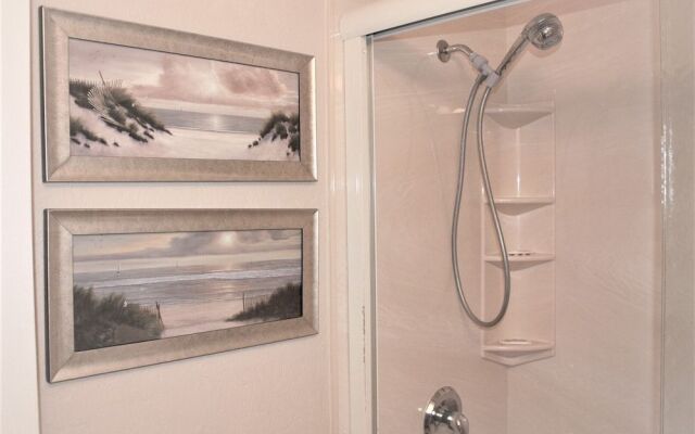 Jamaica Royale - 405 - 2 Br Condo