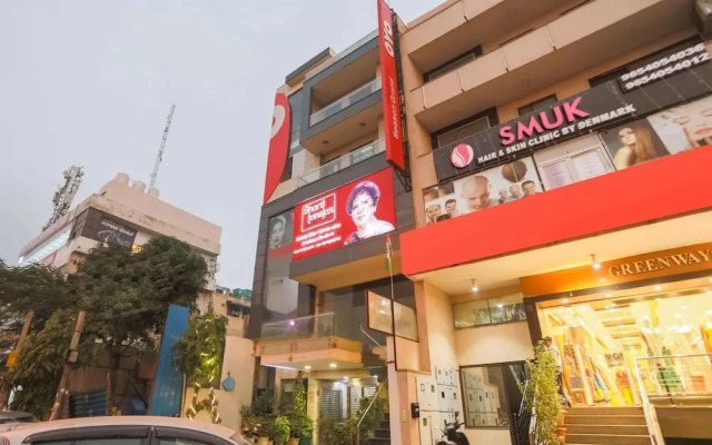 OYO 93550 Season''s Grand