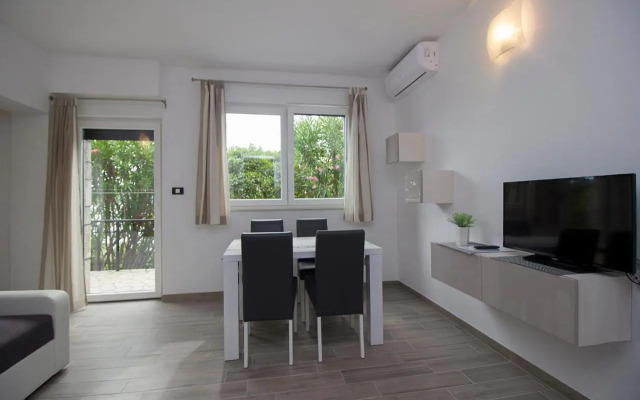 Modern 2 BDR & 2 Bathroom app with sea view, 077
