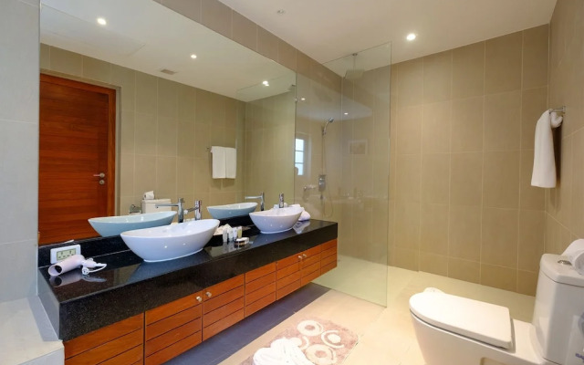 Luxe 2br Pool Villa Walk to Bangtao Beach