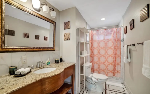 Las Vegas - 5 Mins From The Strip 4 Bedroom Home by RedAwning