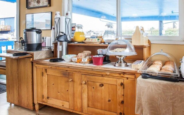 Rodeway Inn & Suites