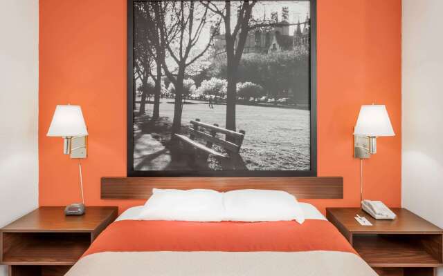 Super 8 by Wyndham Washington/Peoria Area