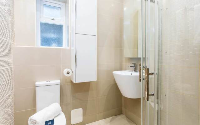 Bright Warwick Chambers Apartment
