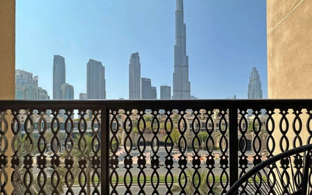 Luxurious Apartment With Iconic Burj View