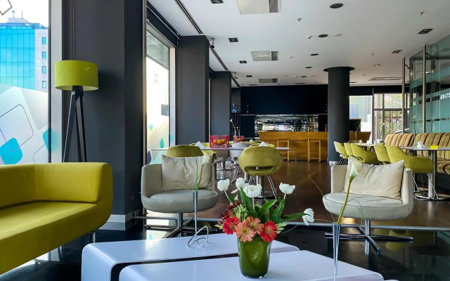 Vernazza Suites Hotel
