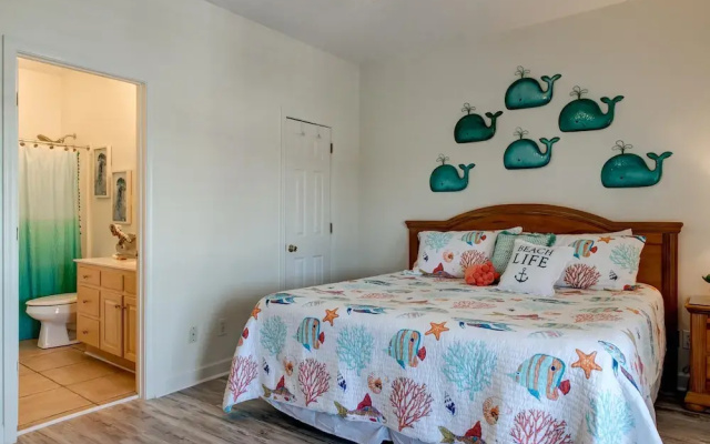 Dauphin Charm - 2237 Bienville