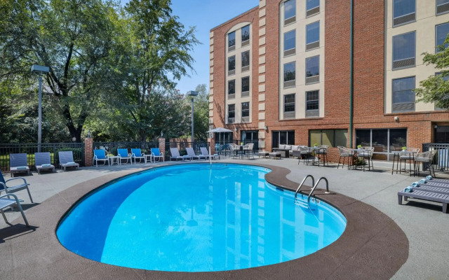 Four Points by Sheraton Greensboro Airport