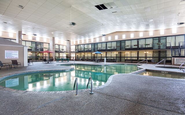Rodeway Inn & Suites and Conference Center