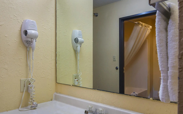 Motel 6 Hannibal, MO