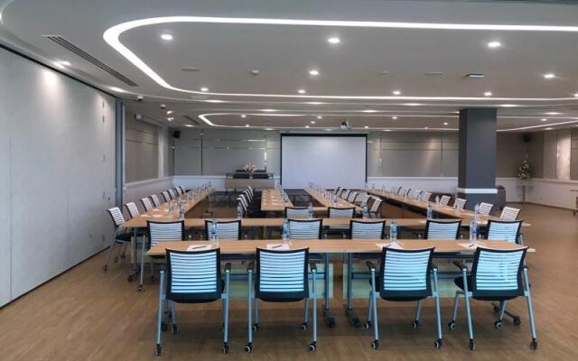 Crystal Srivaree Suvarnabhumi Hotel