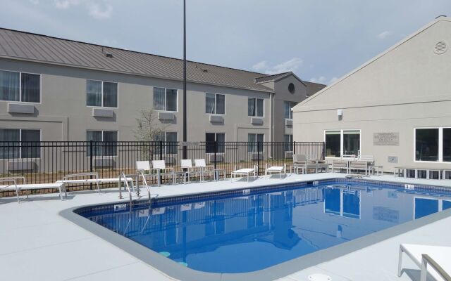 Country Inn & Suites by Radisson, Wichita East, KS