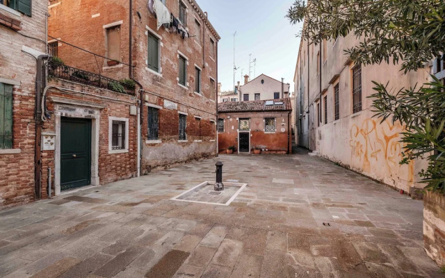 Venice Guggenheim Apt by Wonderful Italy