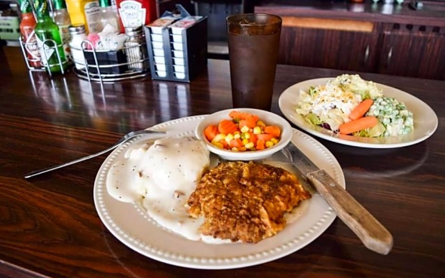 Oregon Trail Motel & Restaurant