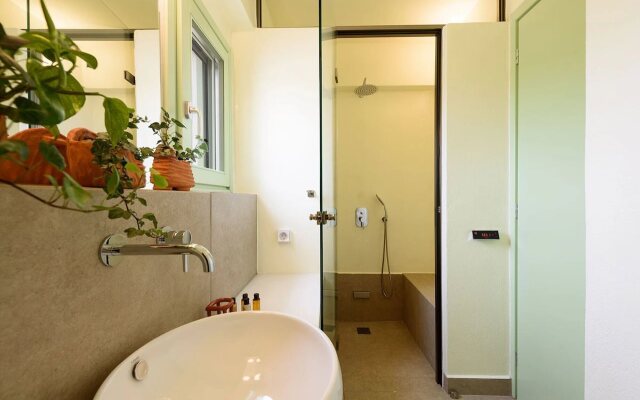Plioni Villas & Suites