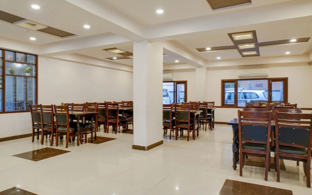Capital O 49135 Sri Simran Park Hotel