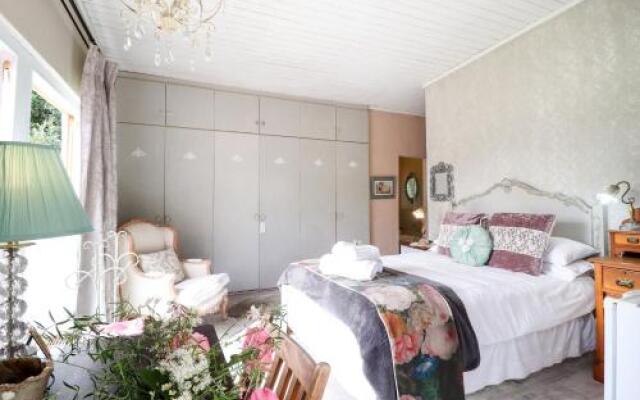 Three Oaks Bed  Breakfast