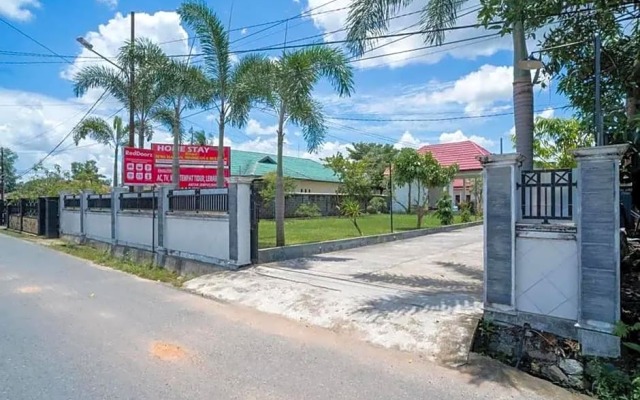 RedDoorz Syariah Near Syamsudin Noor Airport 4