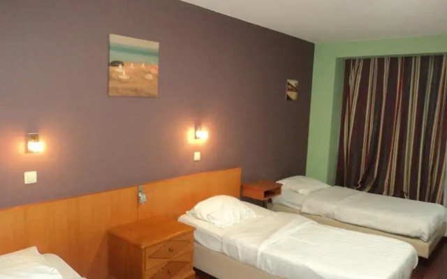 Albert Hotel