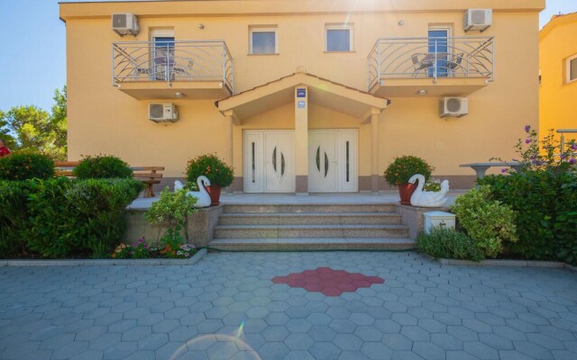 Stunning Apartment in Krvavica With Wifi