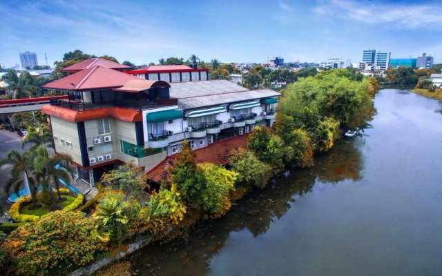 Opulent River Face Hotel