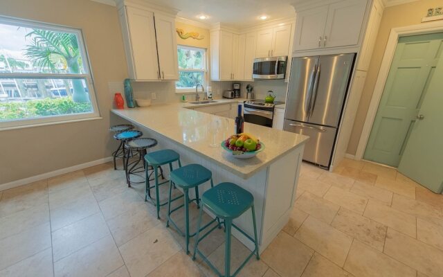 Harbor Side Apartment 5