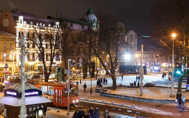 Grand Lviv Apartment I (1 of 3)