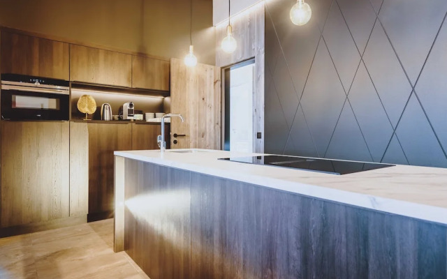 GLEMM by AvenidA Superior Hotel & Residences