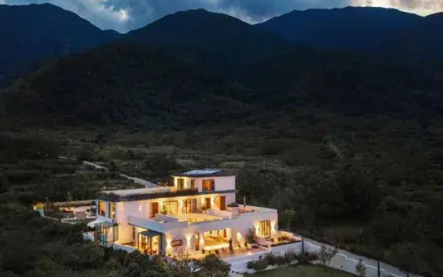 In the mountains and Dali Garden B&B