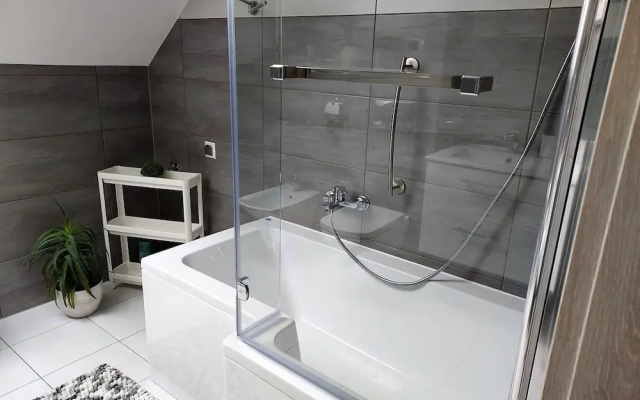 Apartment With a Swimming Pool in Stepniczka