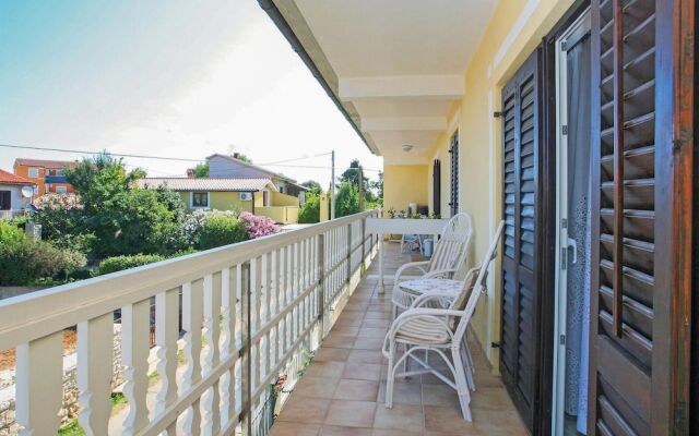 Amazing Apartment in Liznjan With