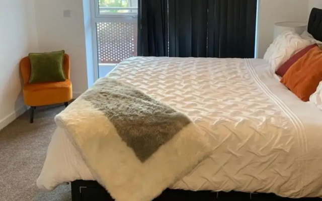 Posh 1 Bed Flat-direct Links to Central London