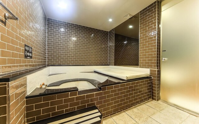 Changwon Buk-myeon The B and B Hotel