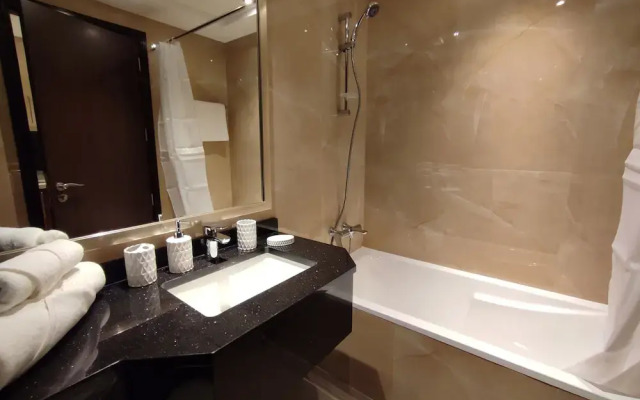 Whitesage - Sleek Studio With Canal View Near Metro