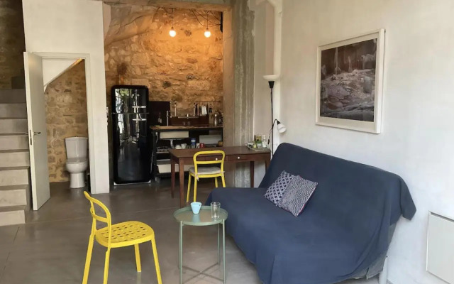 Stylish Art House Palmeti