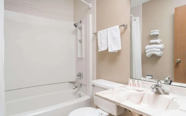 Super 8 Baxter/Brainerd Area