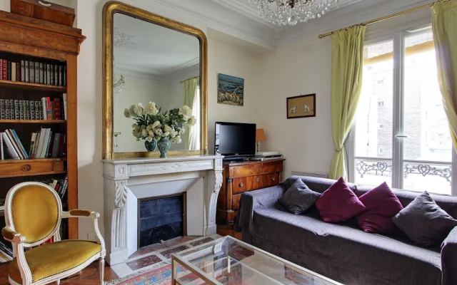 210176 - Comfortable Apartment for 6 People in the Heart of the Grands Boulevards