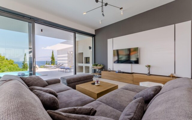 Luxury Villa Pax With Heated Infinity Pool, 8 Sleeps