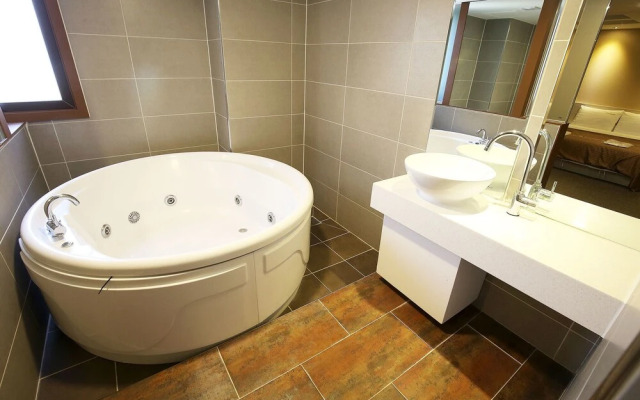 Asan Urban Brown Hotel