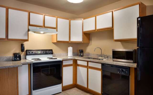 Hawthorn Extended Stay by Wyndham Milwaukee Airport