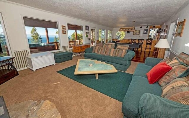 4192 Saddle Road 5 Bedroom Home by RedAwning