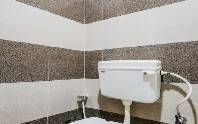 Royal Guest House by OYO Rooms