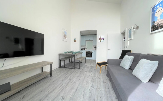 Penthouse Apartment with Parking