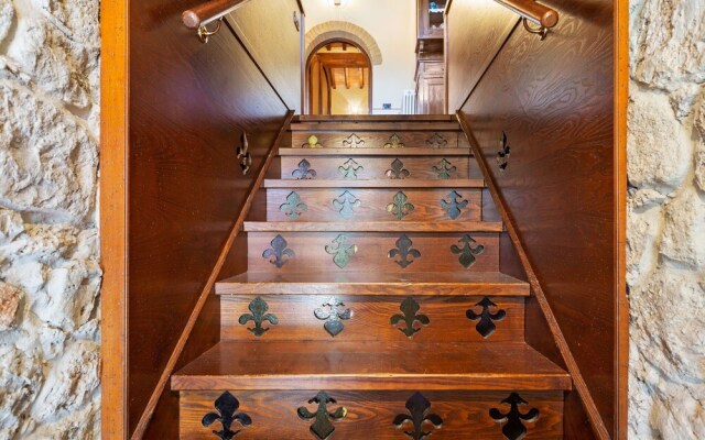 Secluded Holiday Home in Bibbiano With Courtyard