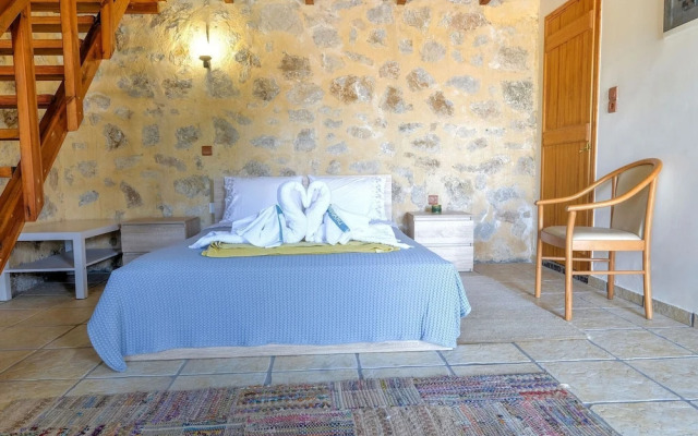 Inviting Villa In Palaiochora With Sea And Mountain Views