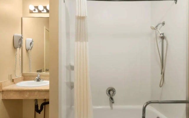 Days Inn by Wyndham Guelph